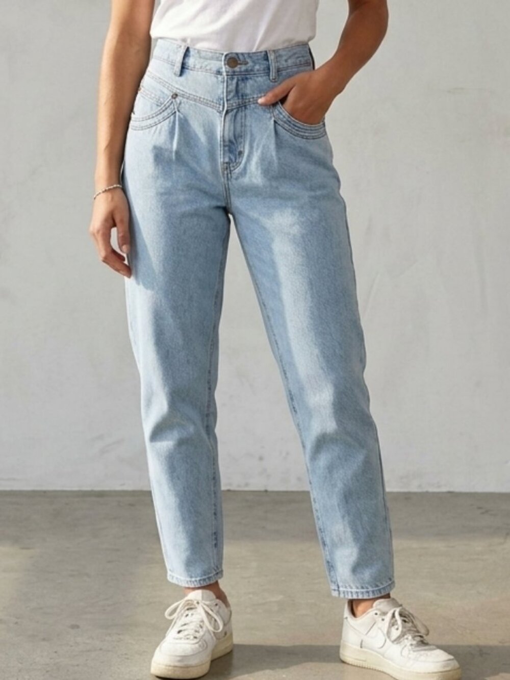 BDG Urban Outfitters Carlie Pleated High-Rise Mom Jeans Light Wash Sz 25